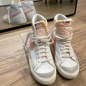 Womens NIke Blazers Mid 77 White Atomic Pink Size 10